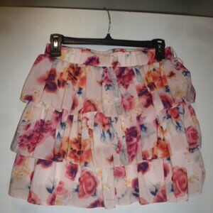 Cute Wet Seal floral ruffled skirt szM